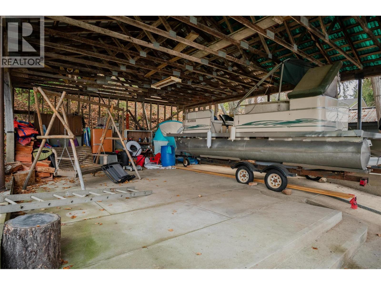 2071 Massie Road, Christina Lake, BC - Indoor Photo Showing Garage