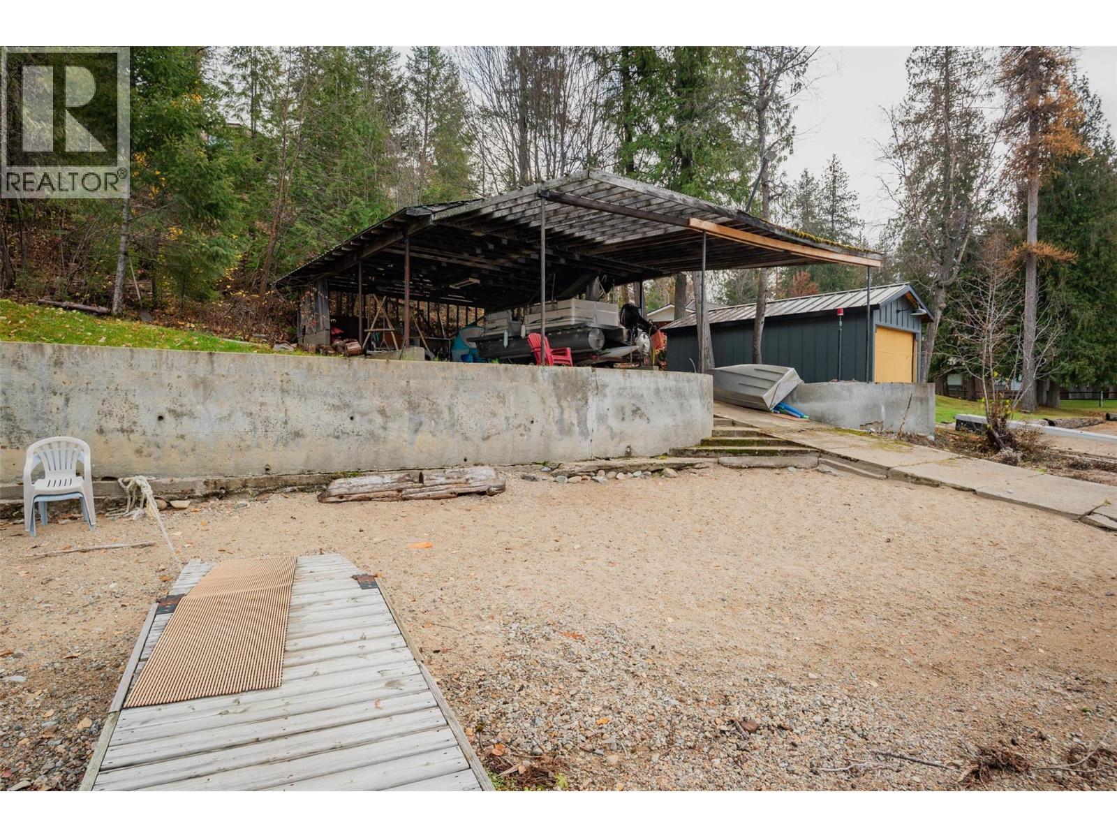 2071 Massie Road, Christina Lake, BC - Outdoor