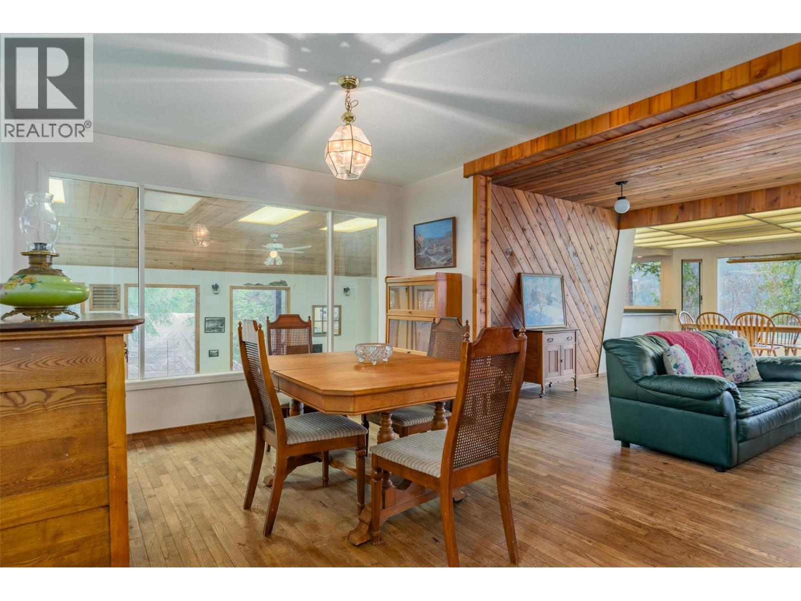 2071 Massie Road, Christina Lake, BC - Indoor Photo Showing Dining Room