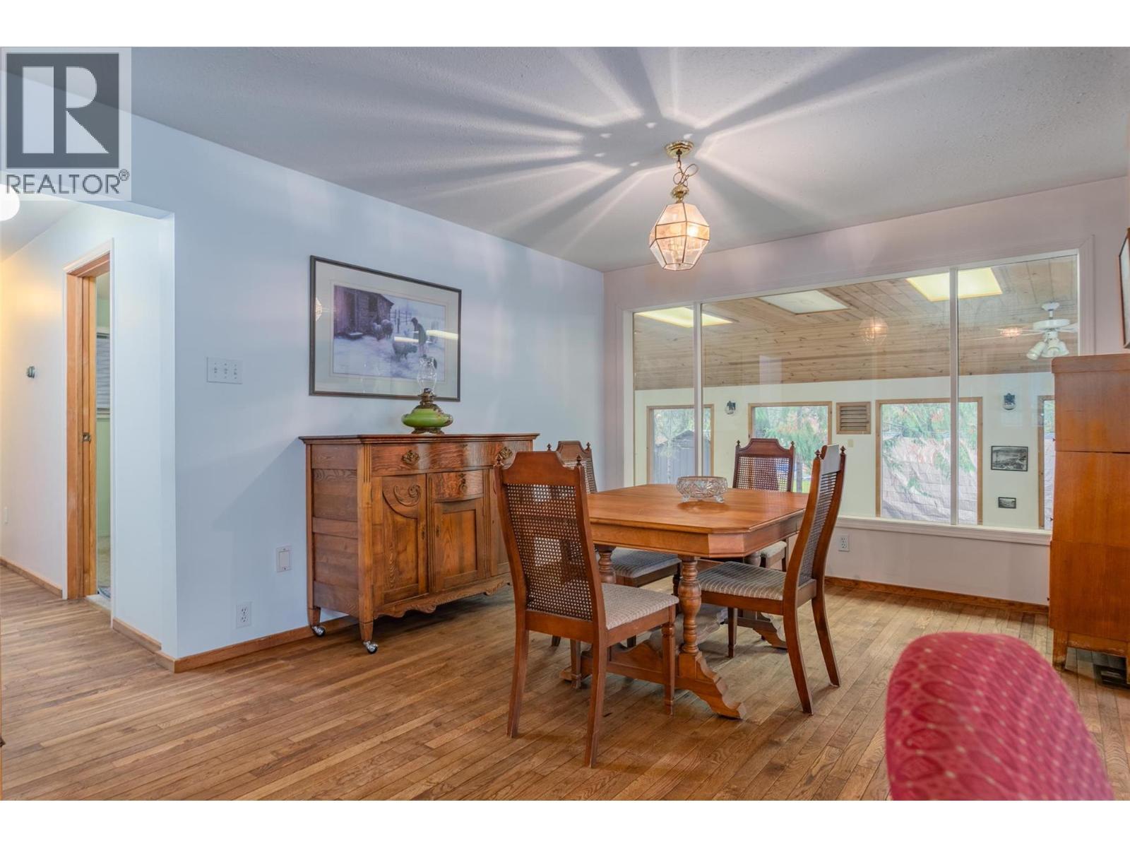 2071 Massie Road, Christina Lake, BC - Indoor Photo Showing Dining Room