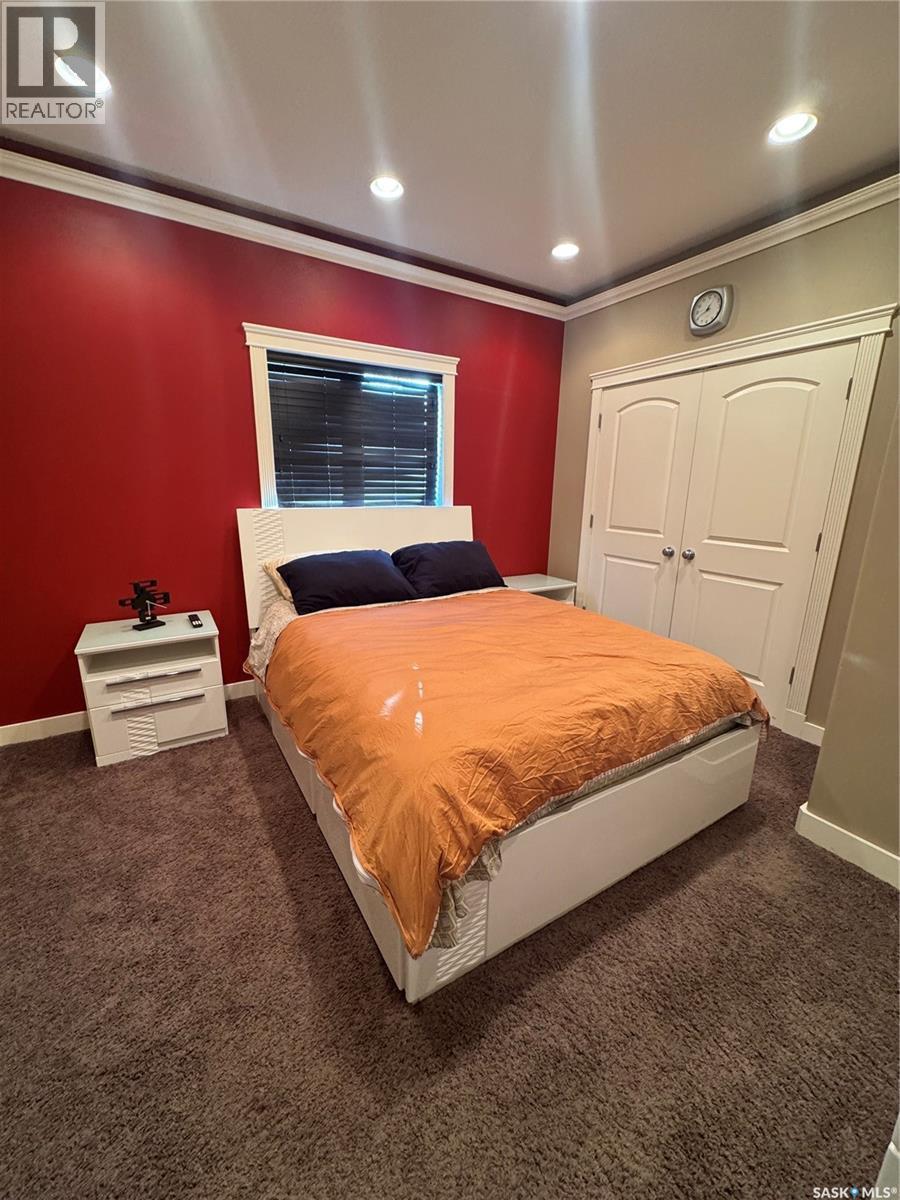 916 3Rd Street Se, Weyburn, SK - Indoor Photo Showing Bedroom
