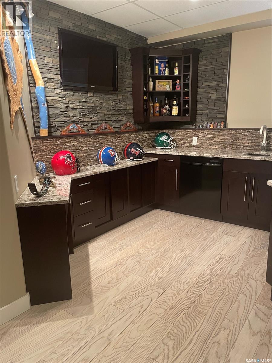 916 3Rd Street Se, Weyburn, SK - Indoor