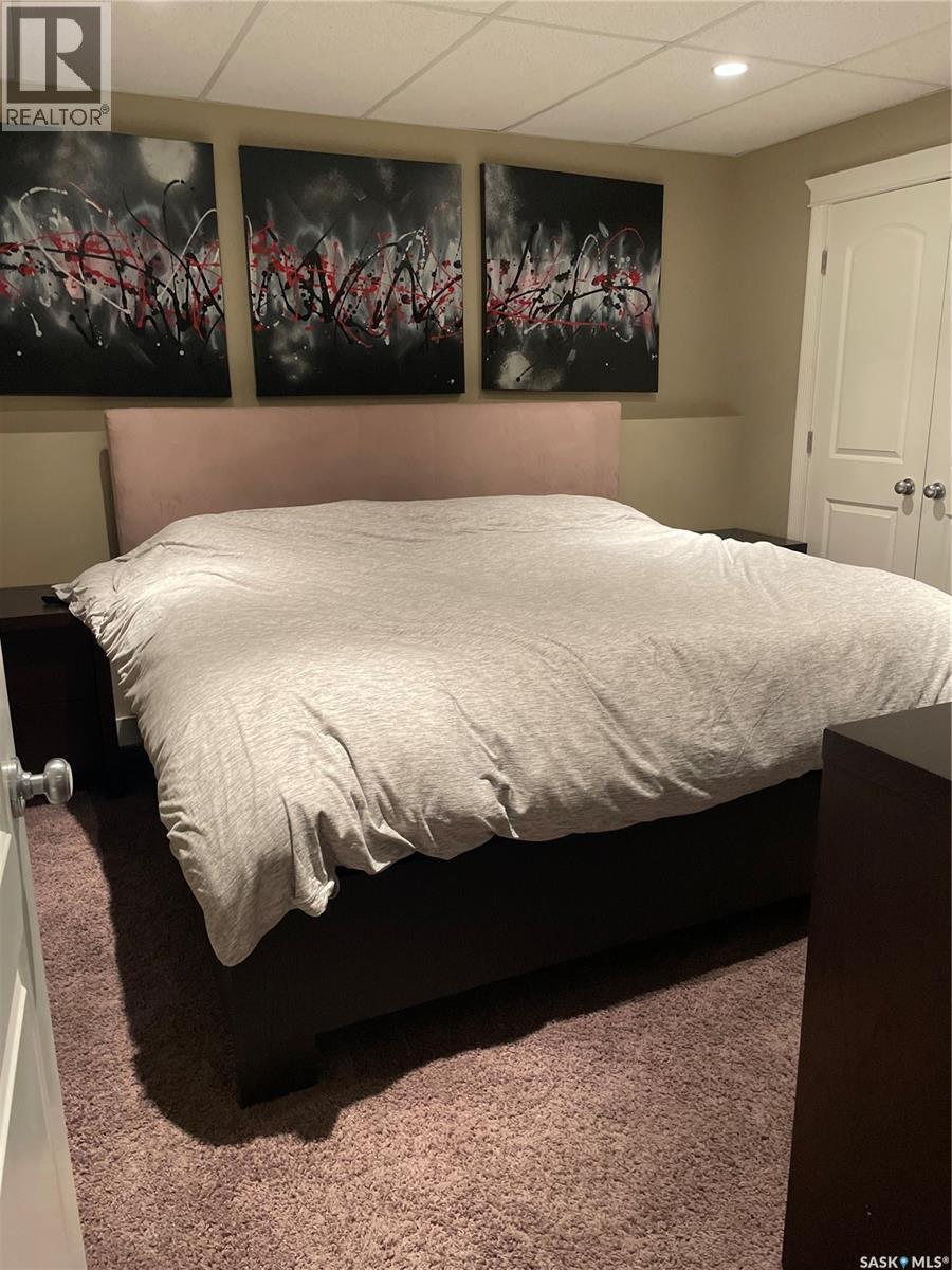 916 3Rd Street Se, Weyburn, SK - Indoor Photo Showing Bedroom