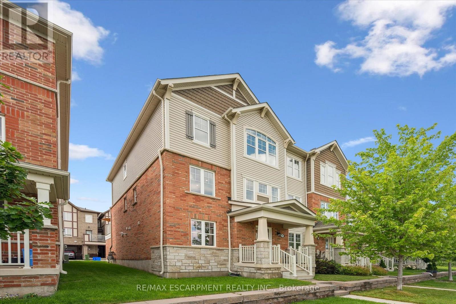 80 - 22 Spring Creek Drive, Hamilton, ON - Outdoor