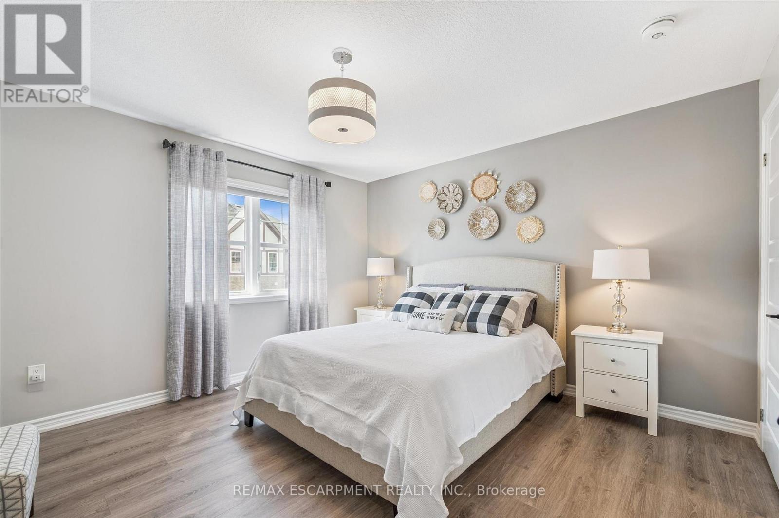 80 - 22 Spring Creek Drive, Hamilton, ON - Indoor Photo Showing Bedroom