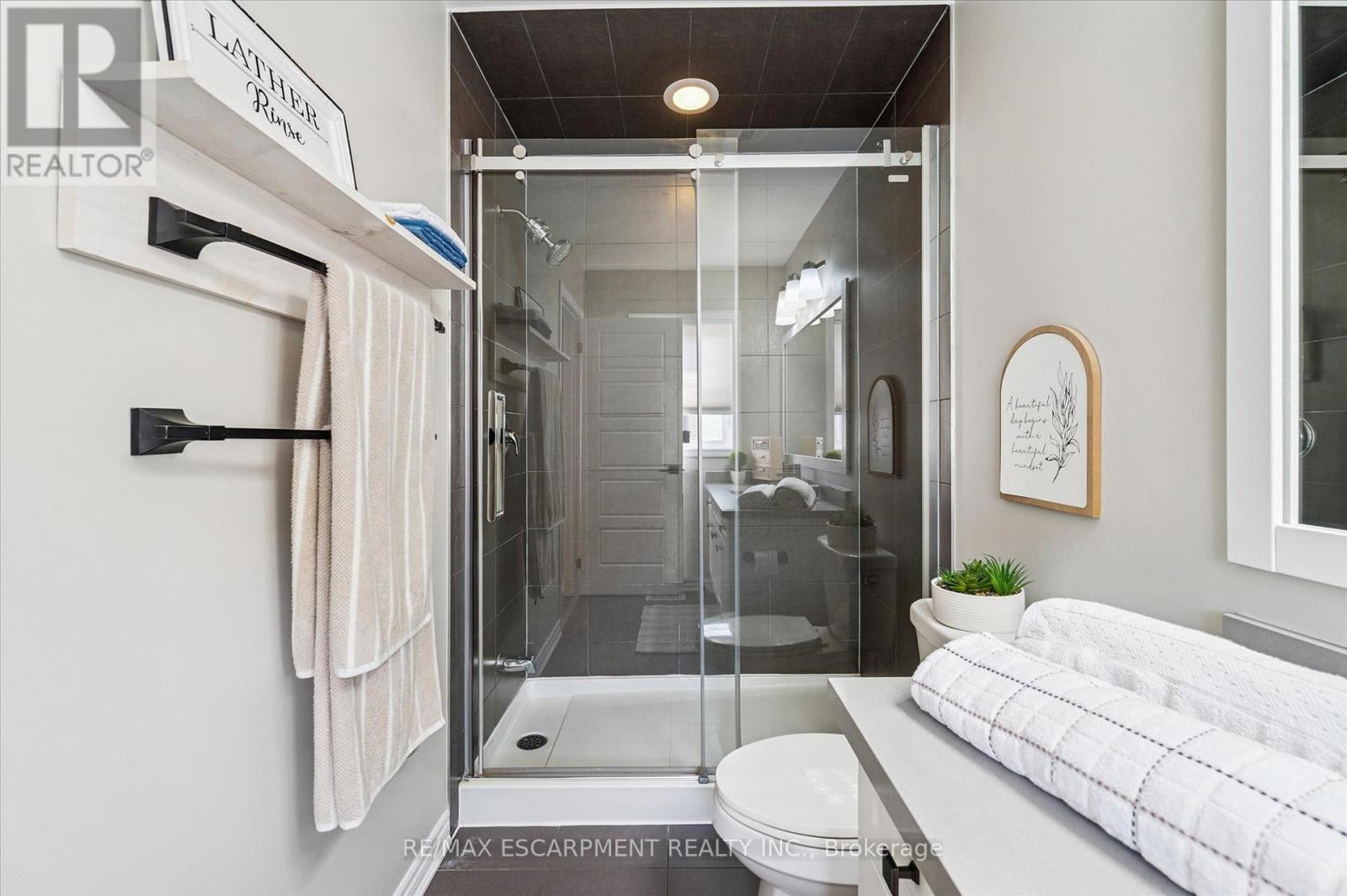 80 - 22 Spring Creek Drive, Hamilton, ON - Indoor Photo Showing Bathroom