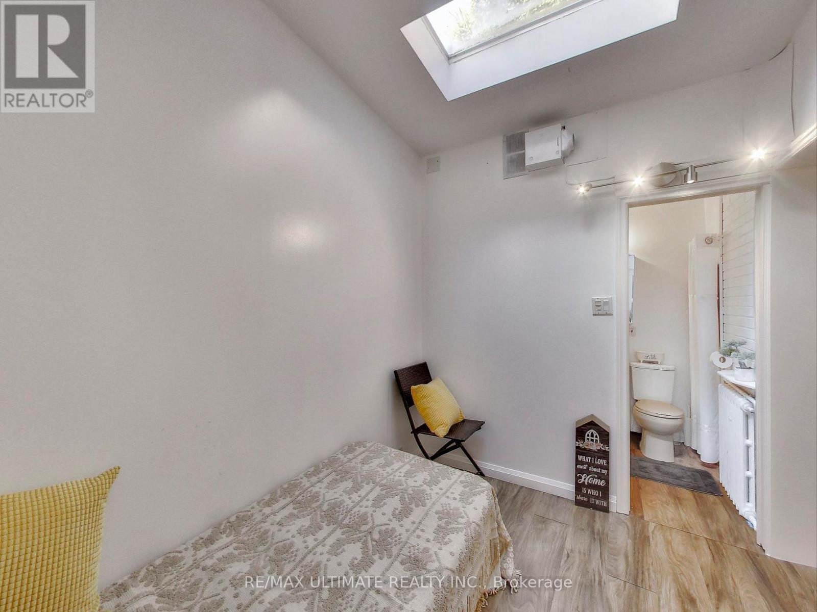 Apt #2 - 1460 Davenport Road, Toronto, ON - Indoor Photo Showing Bedroom