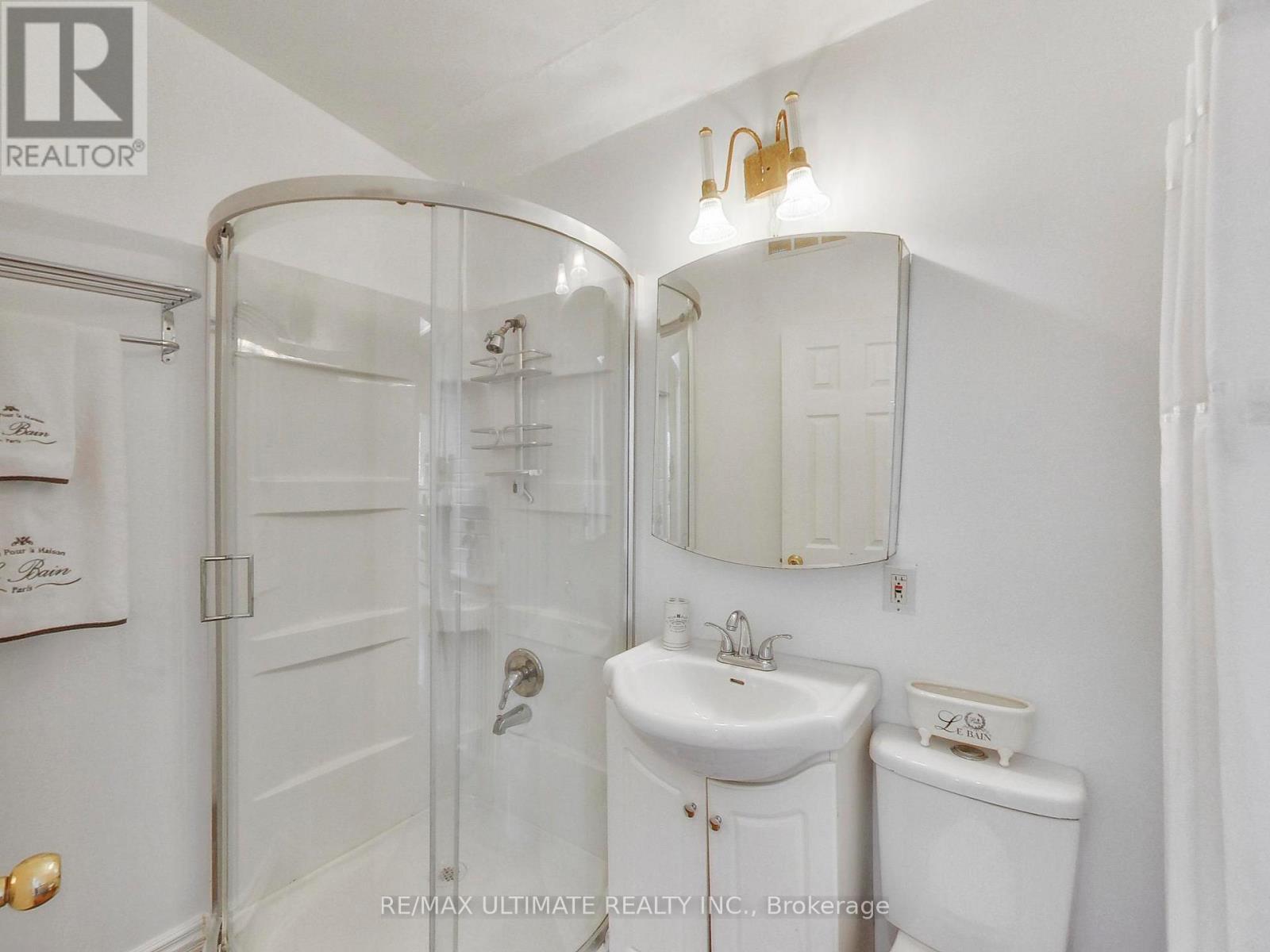 Apt #2 - 1460 Davenport Road, Toronto, ON - Indoor Photo Showing Bathroom