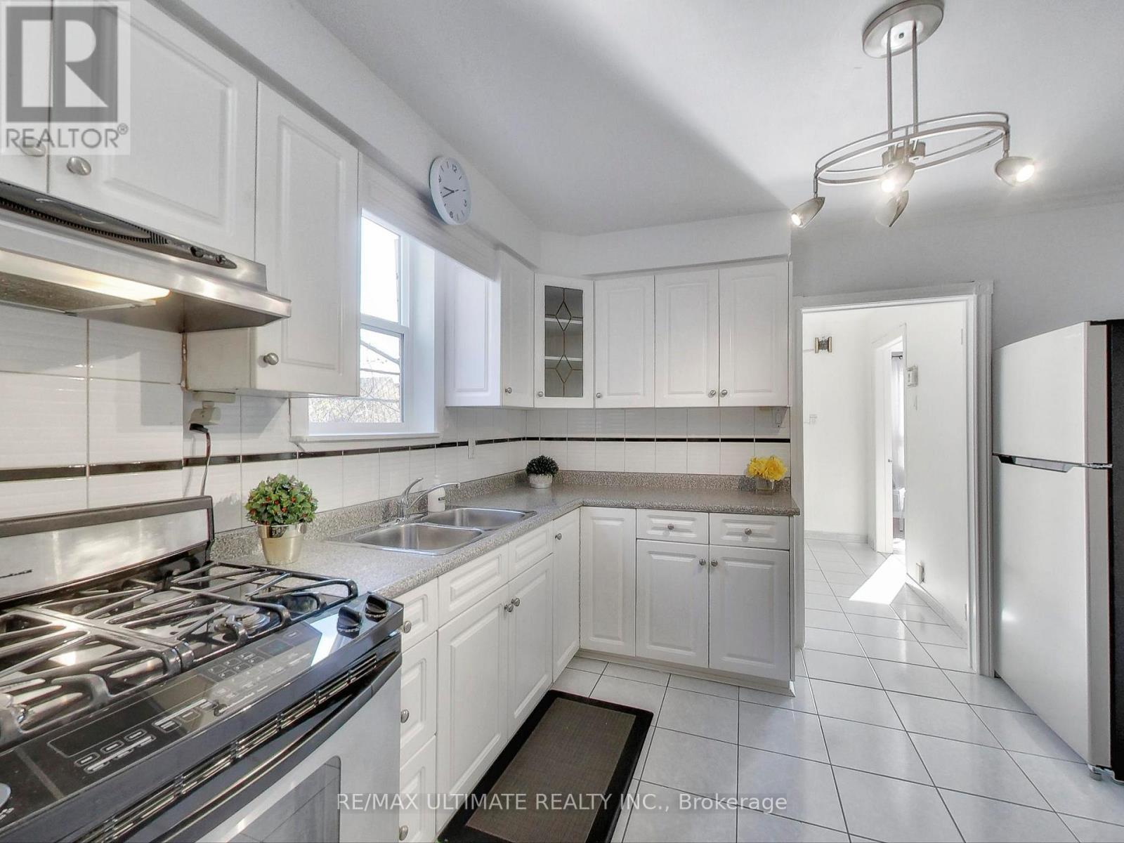 Apt #2 - 1460 Davenport Road, Toronto, ON - Indoor Photo Showing Kitchen With Double Sink
