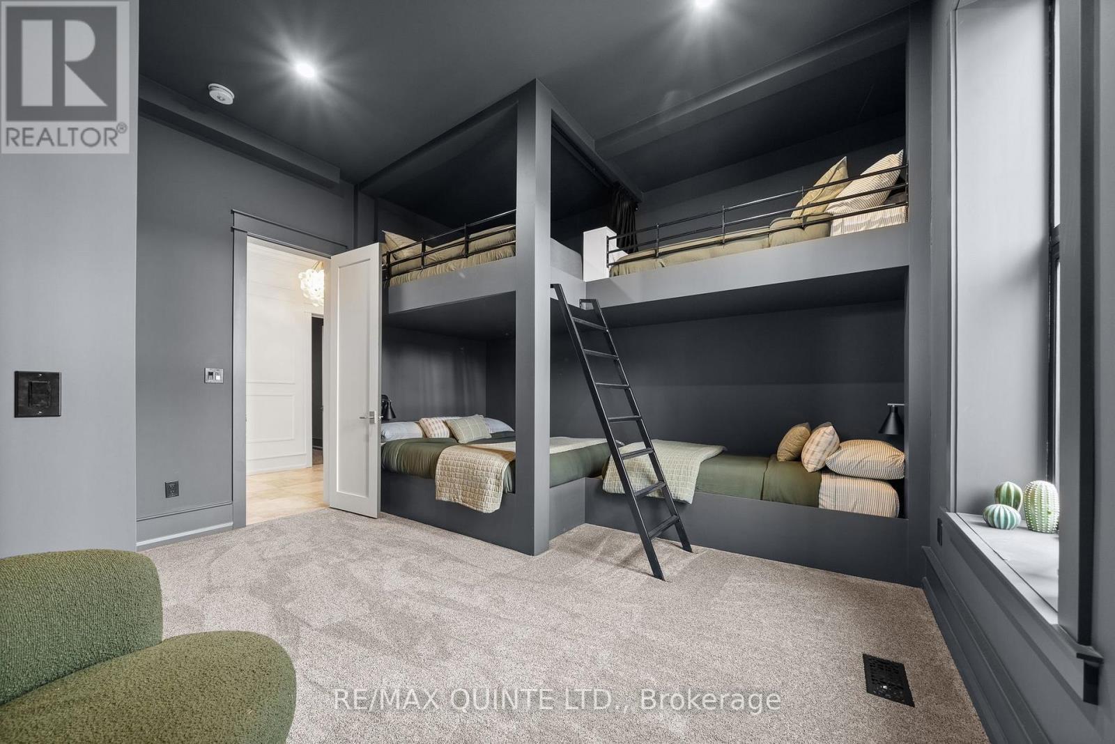 Bunk room - 2 kings + 2 twins - 88 Bridge Street, Prince Edward County (Picton Ward), ON - Indoor