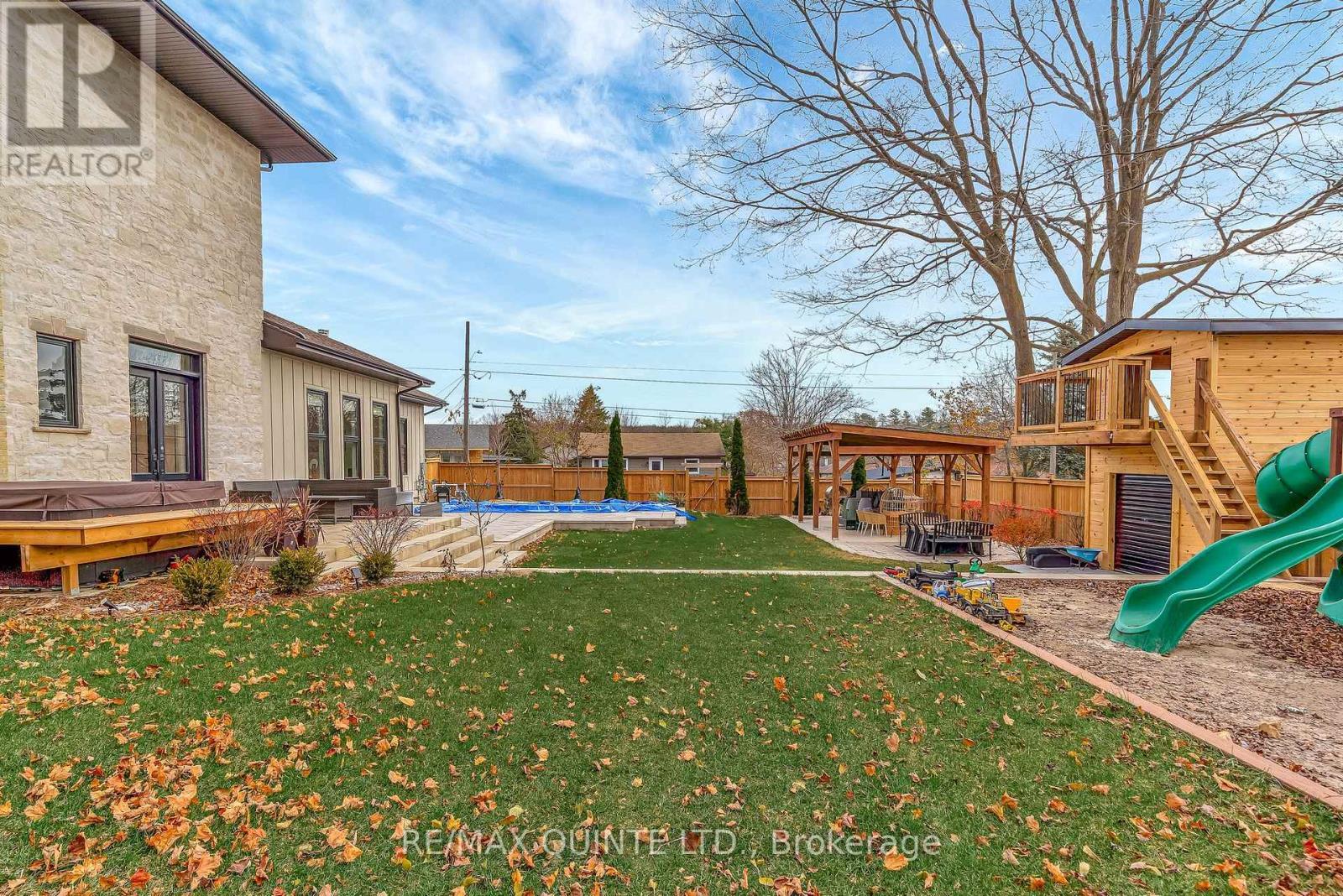 Rear yard view - 88 Bridge Street, Prince Edward County (Picton Ward), ON - Outdoor