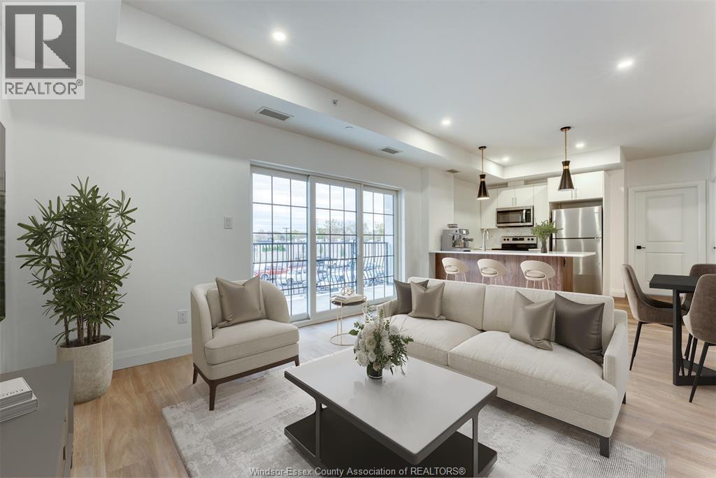 3817 Howard Avenue Unit# 313, Windsor, ON - Indoor Photo Showing Living Room