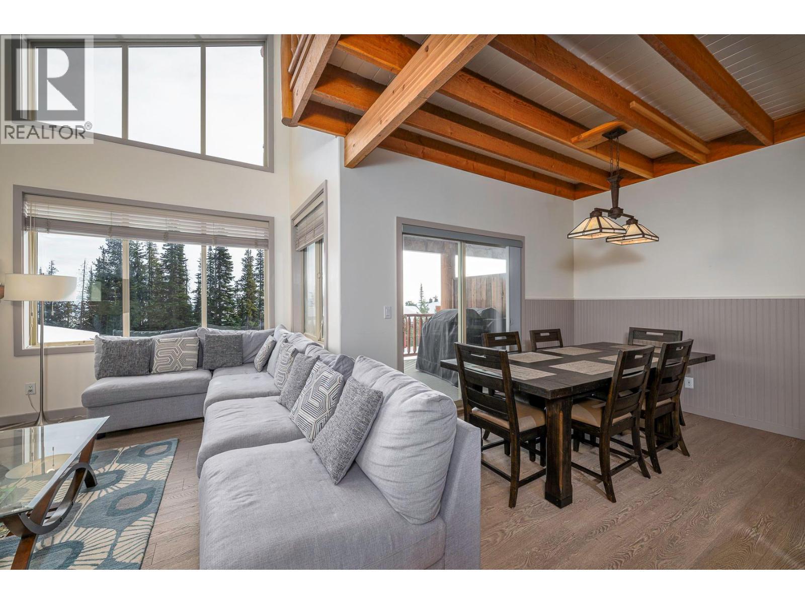 5940 Snowpines Way Unit# 2, Big White, BC - Indoor Photo Showing Living Room