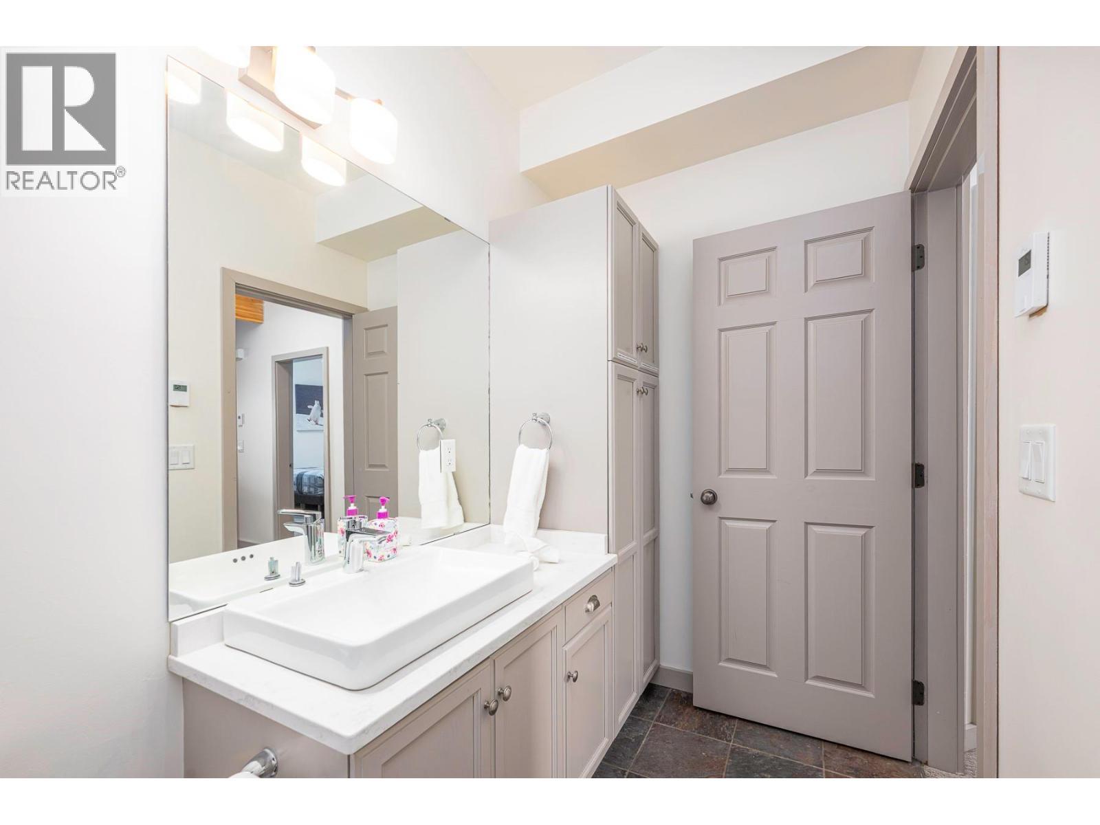 5940 Snowpines Way Unit# 2, Big White, BC - Indoor Photo Showing Bathroom