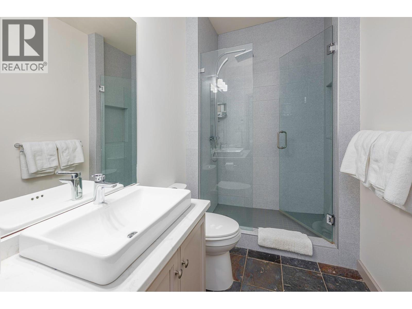 5940 Snowpines Way Unit# 2, Big White, BC - Indoor Photo Showing Bathroom