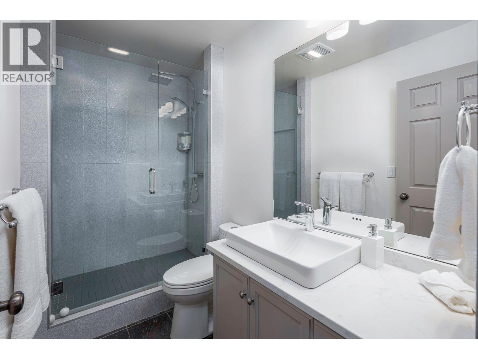 5940 Snowpines Way Unit# 2, Big White, BC - Indoor Photo Showing Bathroom