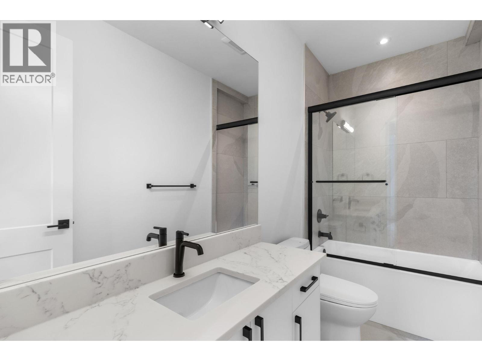 1012 Bull Crescent, Kelowna, BC - Indoor Photo Showing Bathroom