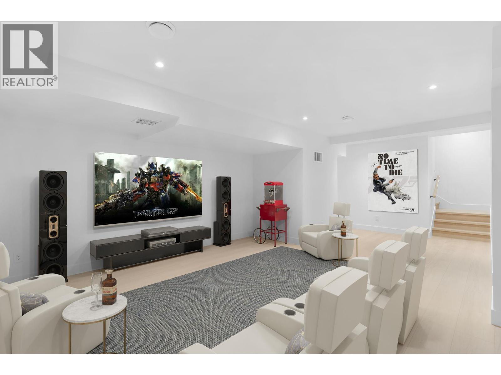 1012 Bull Crescent, Kelowna, BC - Indoor Photo Showing Living Room