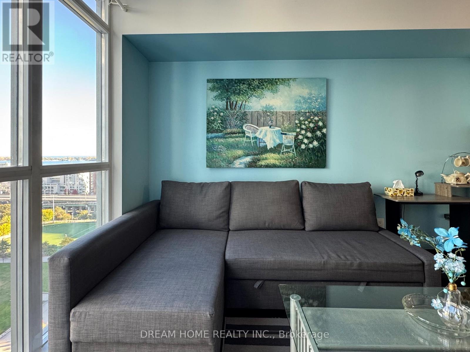 1810 - 151 Dan Leckie Way, Toronto, ON - Indoor Photo Showing Living Room
