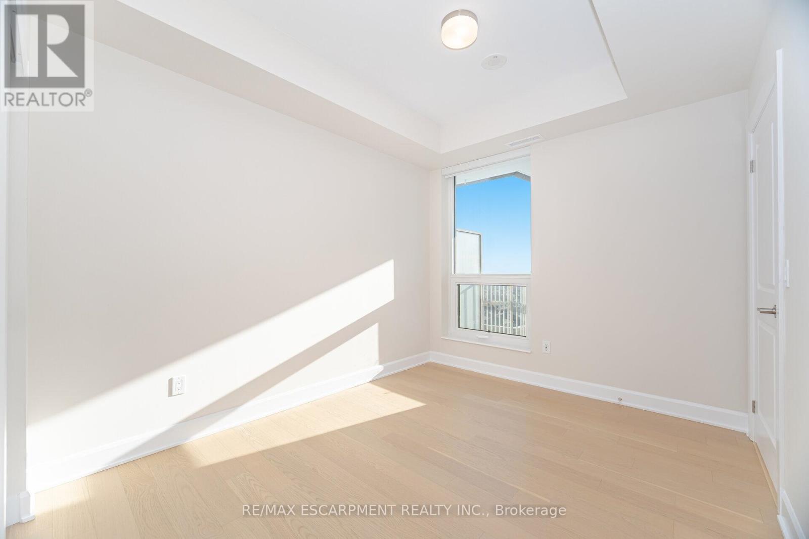 1901 - 3240 William Coltson Avenue, Oakville, ON - Indoor Photo Showing Other Room