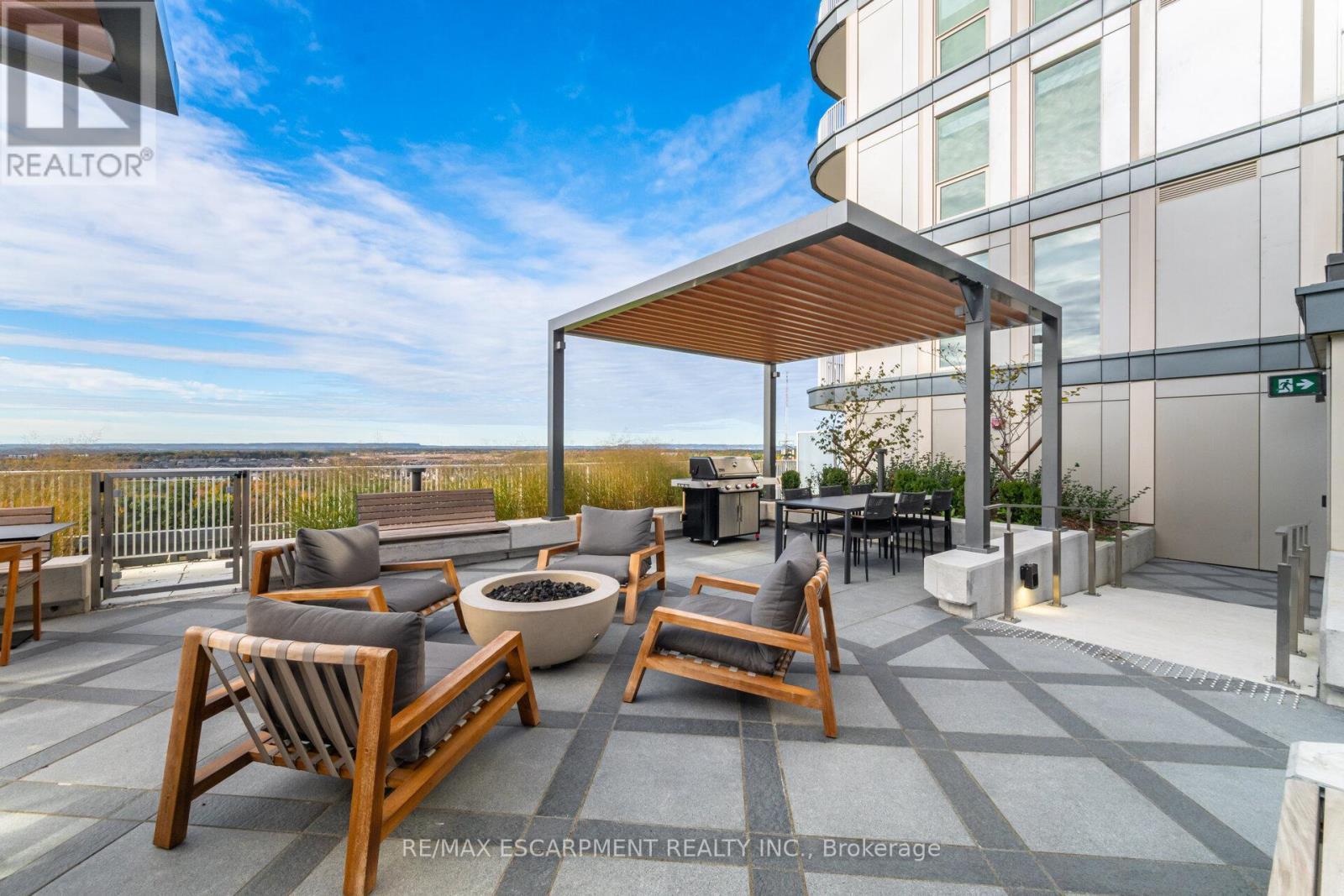 1901 - 3240 William Coltson Avenue, Oakville, ON - Outdoor With Exterior