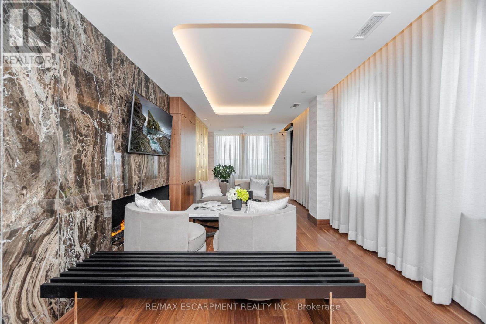 1901 - 3240 William Coltson Avenue, Oakville, ON - Indoor Photo Showing Other Room