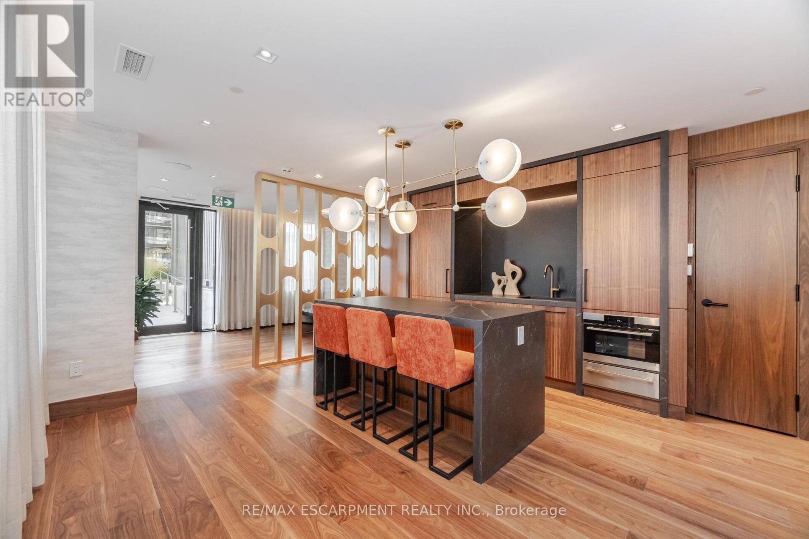 1901 - 3240 William Coltson Avenue, Oakville, ON - Indoor