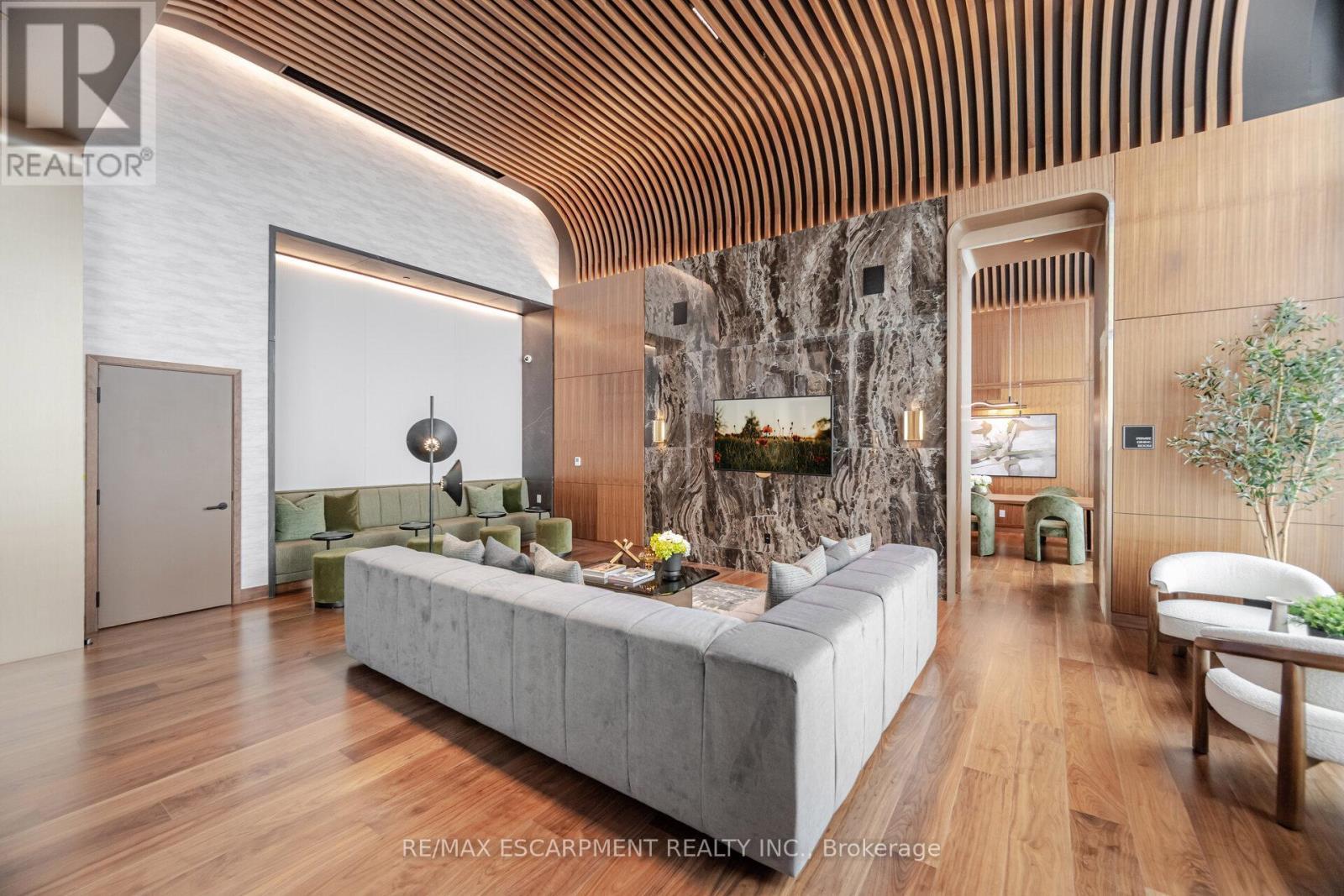 1901 - 3240 William Coltson Avenue, Oakville, ON - Indoor Photo Showing Living Room