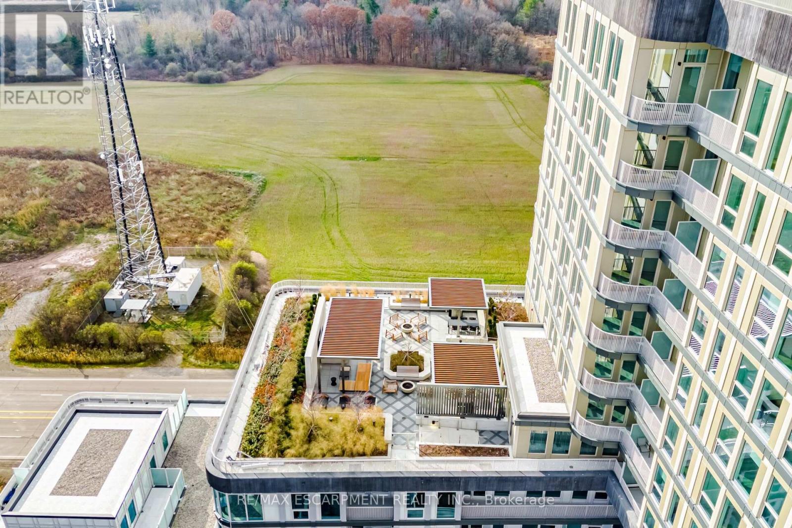 1901 - 3240 William Coltson Avenue, Oakville, ON - Outdoor