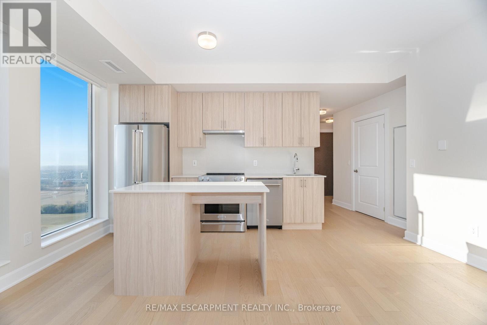 1901 - 3240 William Coltson Avenue, Oakville, ON - Indoor Photo Showing Kitchen