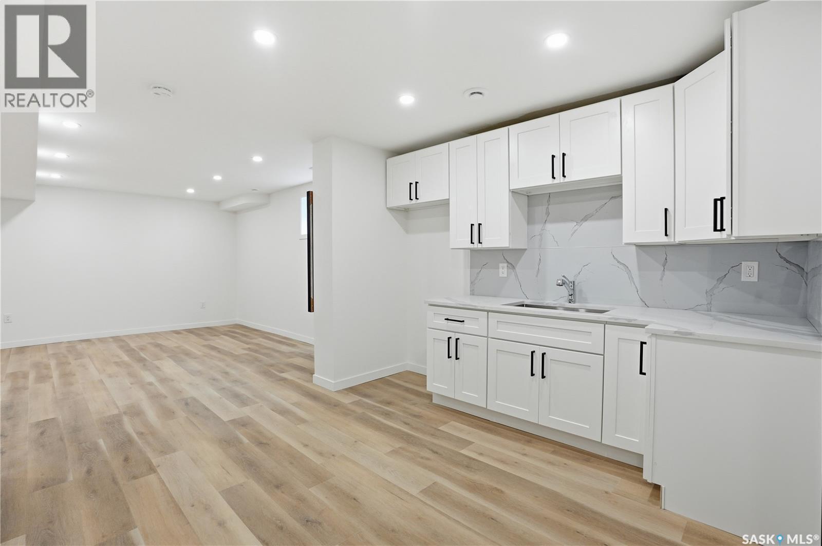 1455 Willowgrove Court, Saskatoon, SK - Indoor Photo Showing Kitchen