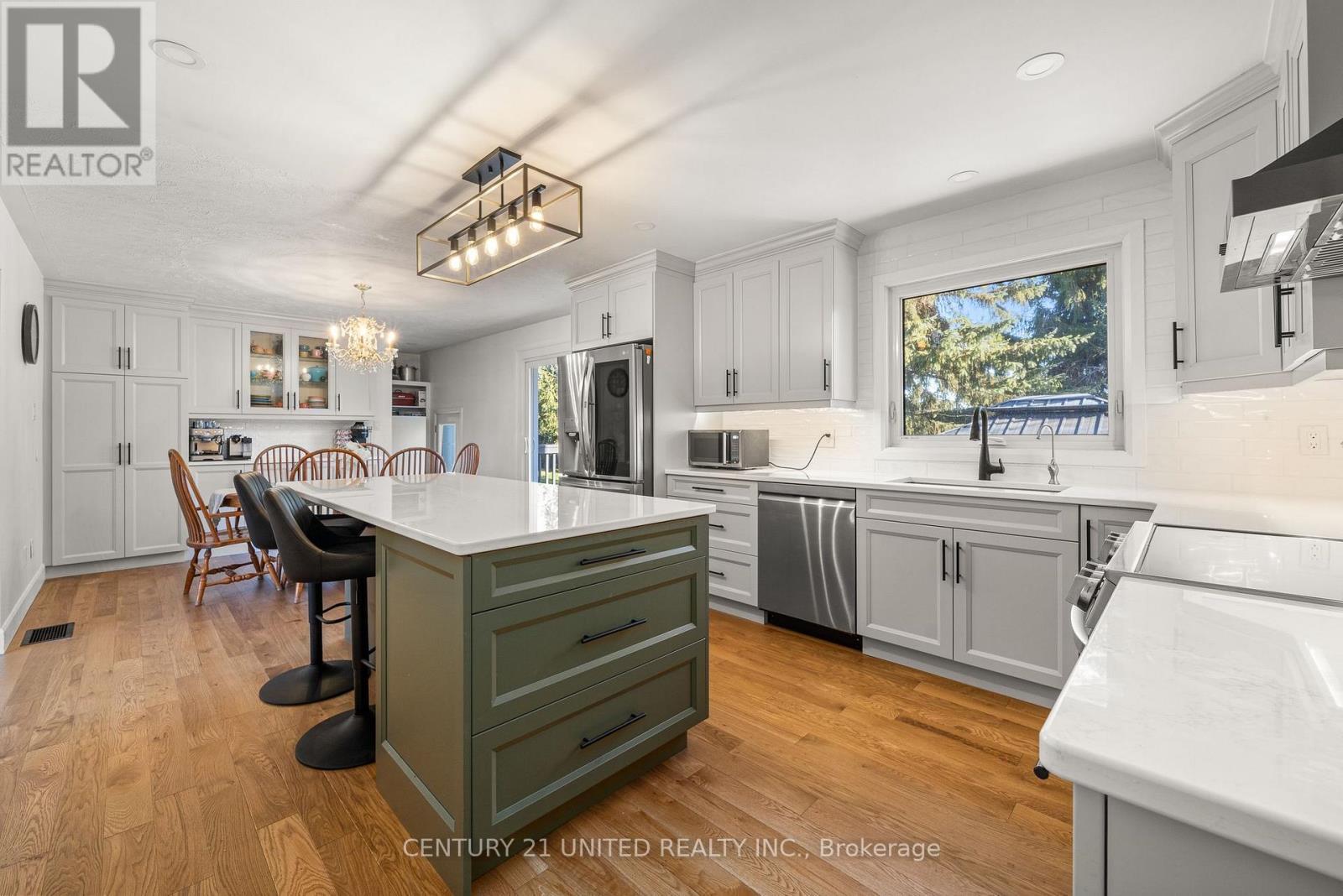 2425 Preston Road, Cavan Monaghan (Cavan-Monaghan), ON - Indoor Photo Showing Kitchen