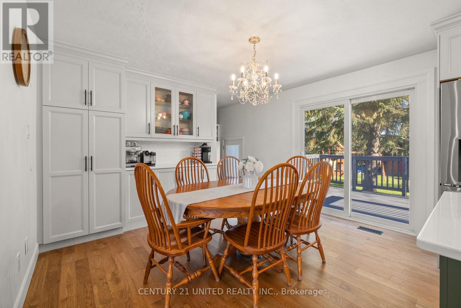 2425 Preston Road, Cavan Monaghan (Cavan-Monaghan), ON - Indoor Photo Showing Dining Room
