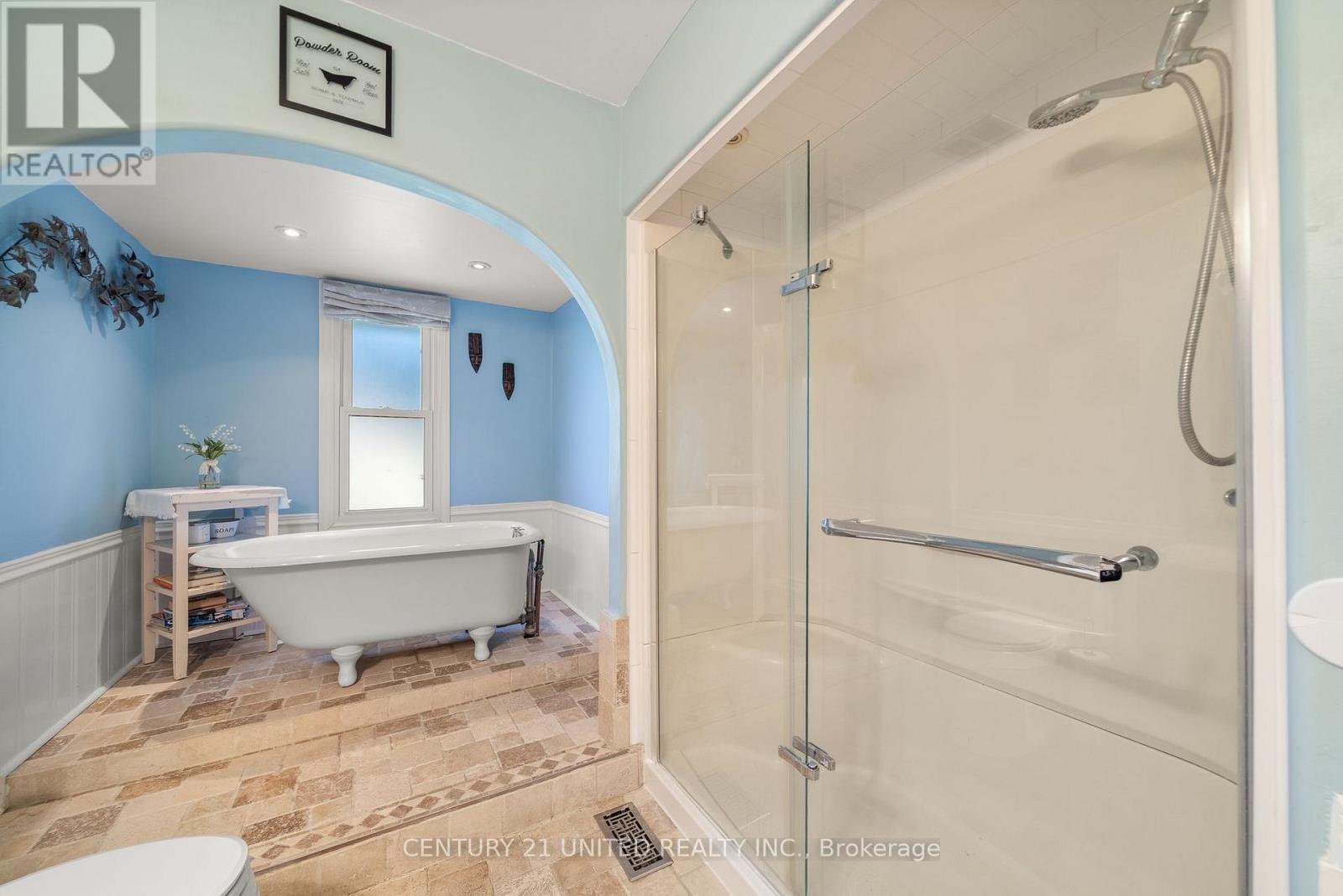 2425 Preston Road, Cavan Monaghan (Cavan-Monaghan), ON - Indoor Photo Showing Bathroom