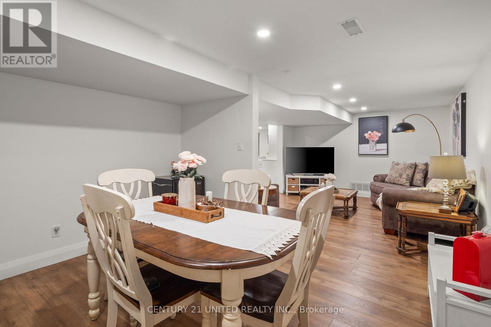 2425 Preston Road, Cavan Monaghan (Cavan-Monaghan), ON - Indoor Photo Showing Dining Room