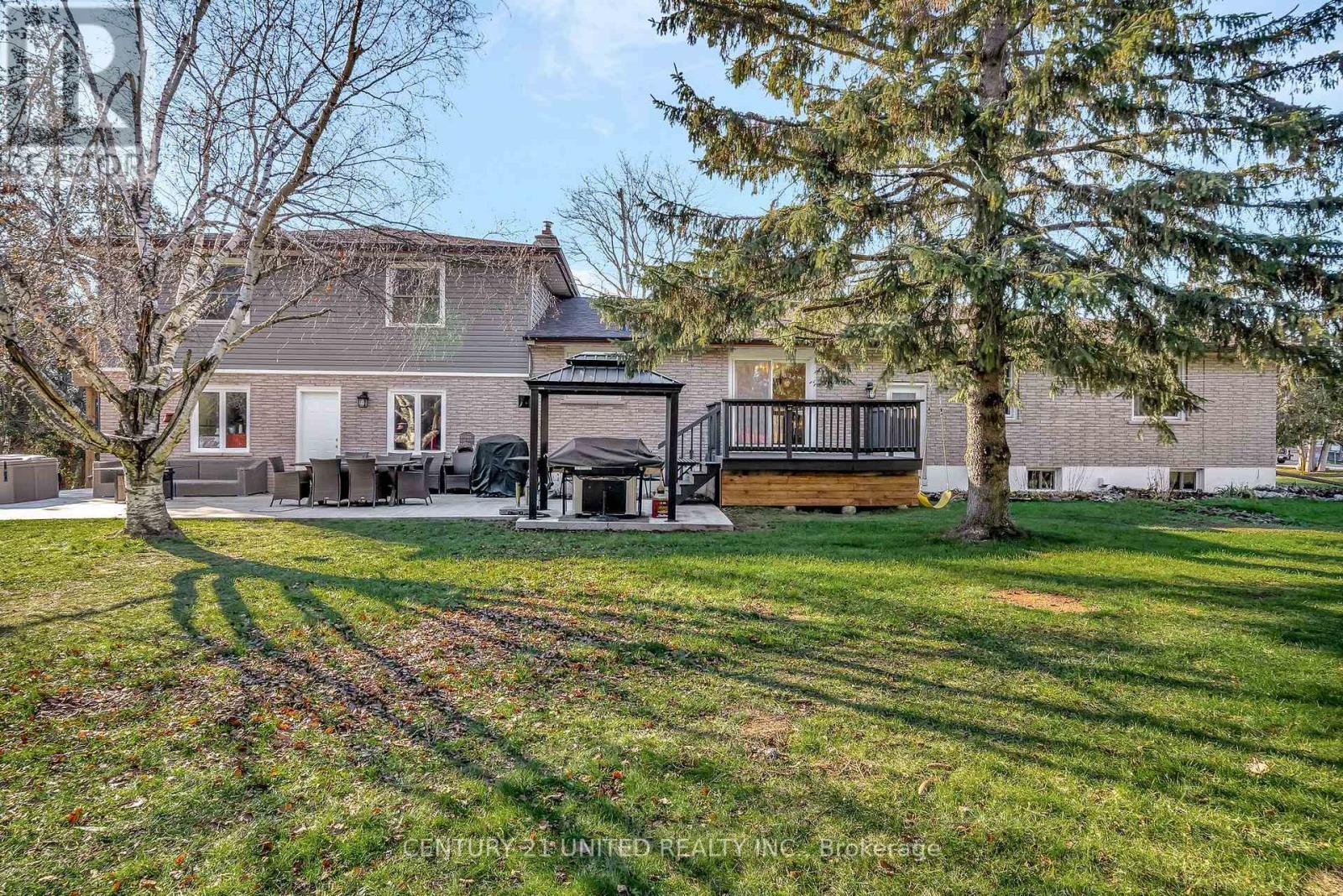 2425 Preston Road, Cavan Monaghan (Cavan-Monaghan), ON - Outdoor With Deck Patio Veranda