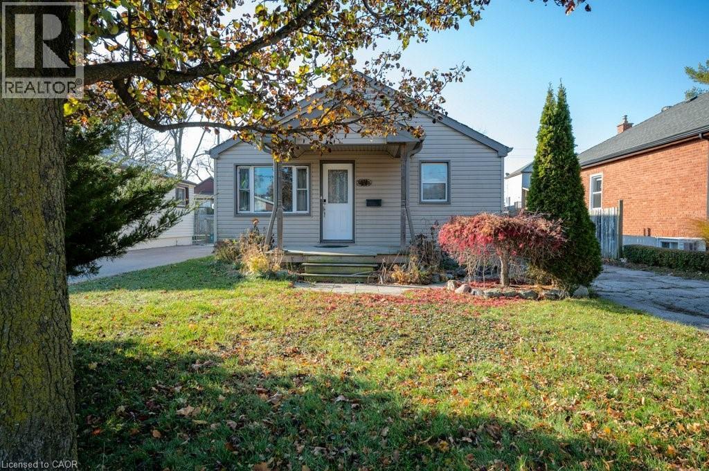 View of bungalow-style house - 131 Elmwood Avenue, Cambridge, ON - Outdoor