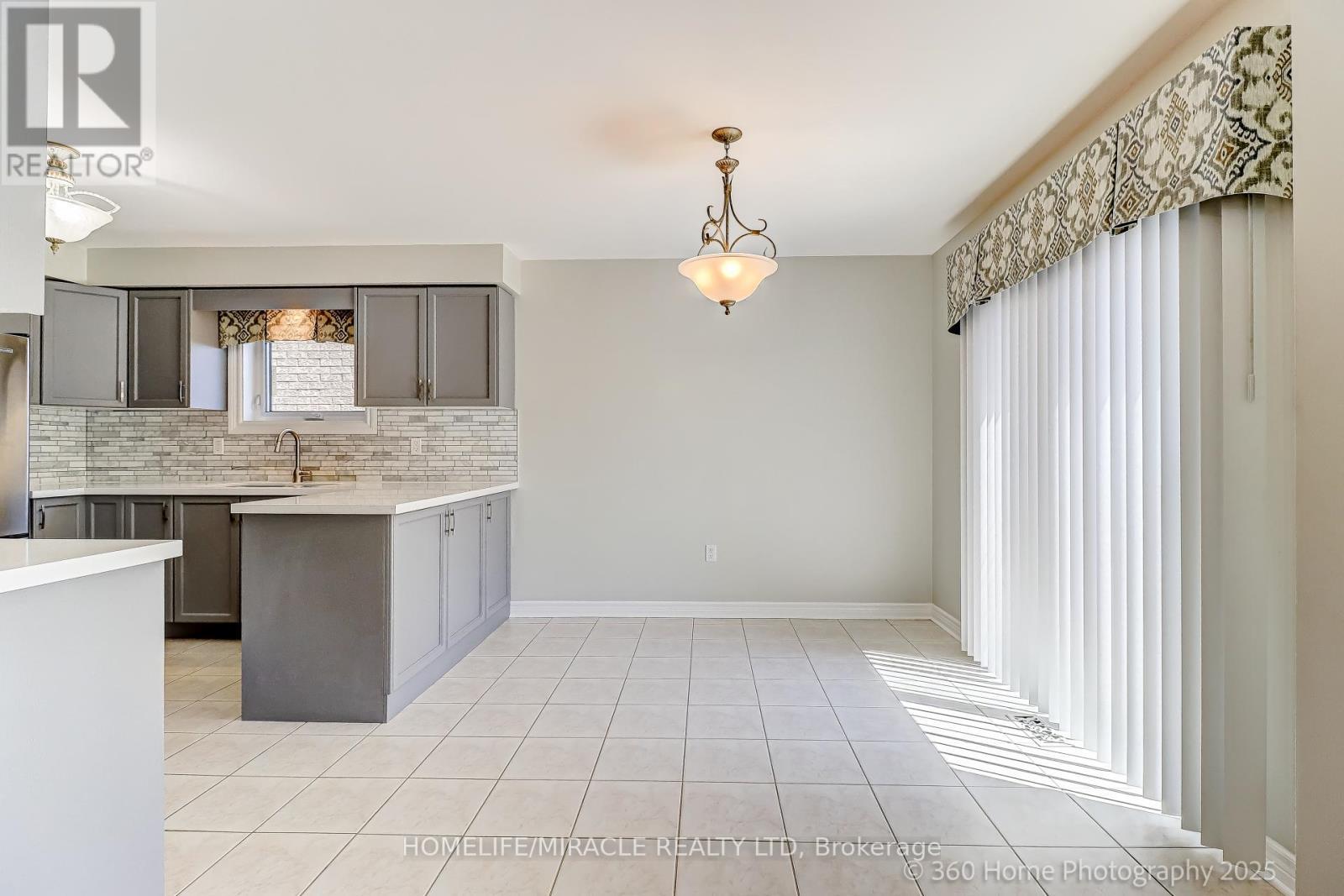 608 Driftcurrent Drive, Mississauga, ON - Indoor Photo Showing Kitchen