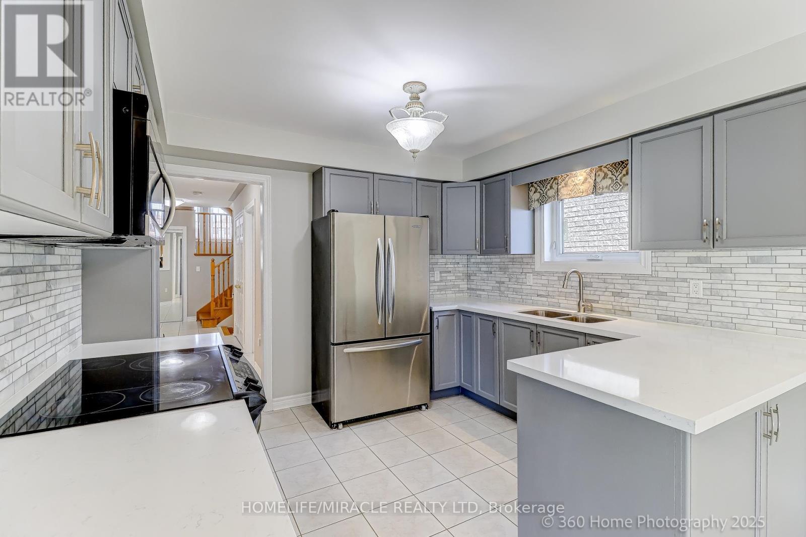 608 Driftcurrent Drive, Mississauga, ON - Indoor Photo Showing Kitchen With Double Sink With Upgraded Kitchen