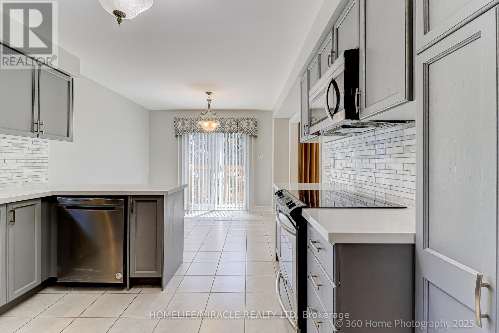 608 Driftcurrent Drive, Mississauga, ON - Indoor Photo Showing Kitchen