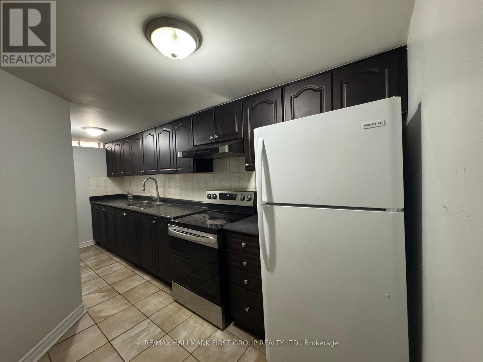 100 Fiddleneck Crescent, Brampton, ON - Indoor Photo Showing Kitchen