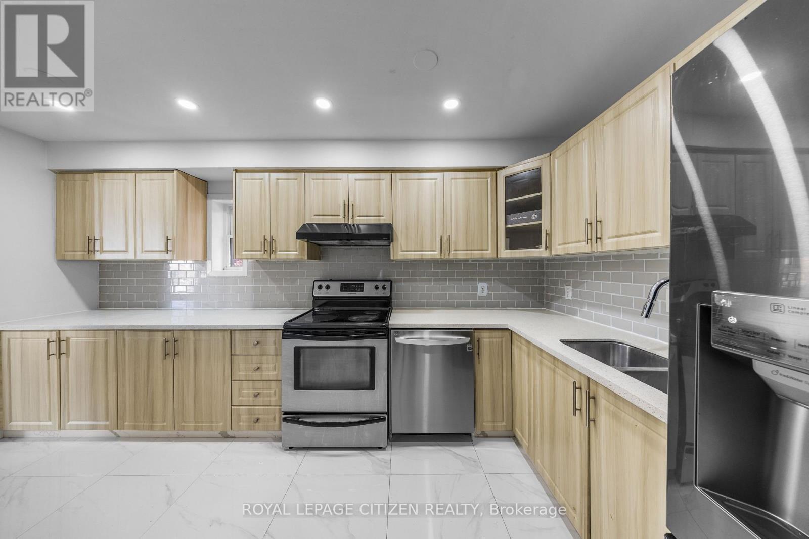 116 Ducatel Crescent, Ajax, ON - Indoor Photo Showing Kitchen