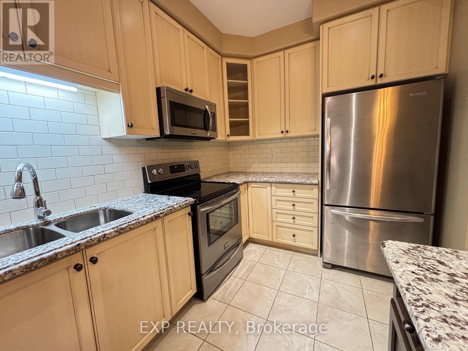 16 - 6 Chestnut Drive, Grimsby, ON - Indoor Photo Showing Kitchen With Double Sink