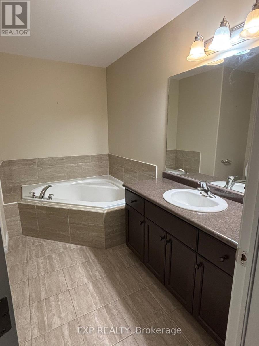 16 - 6 Chestnut Drive, Grimsby, ON - Indoor Photo Showing Bathroom