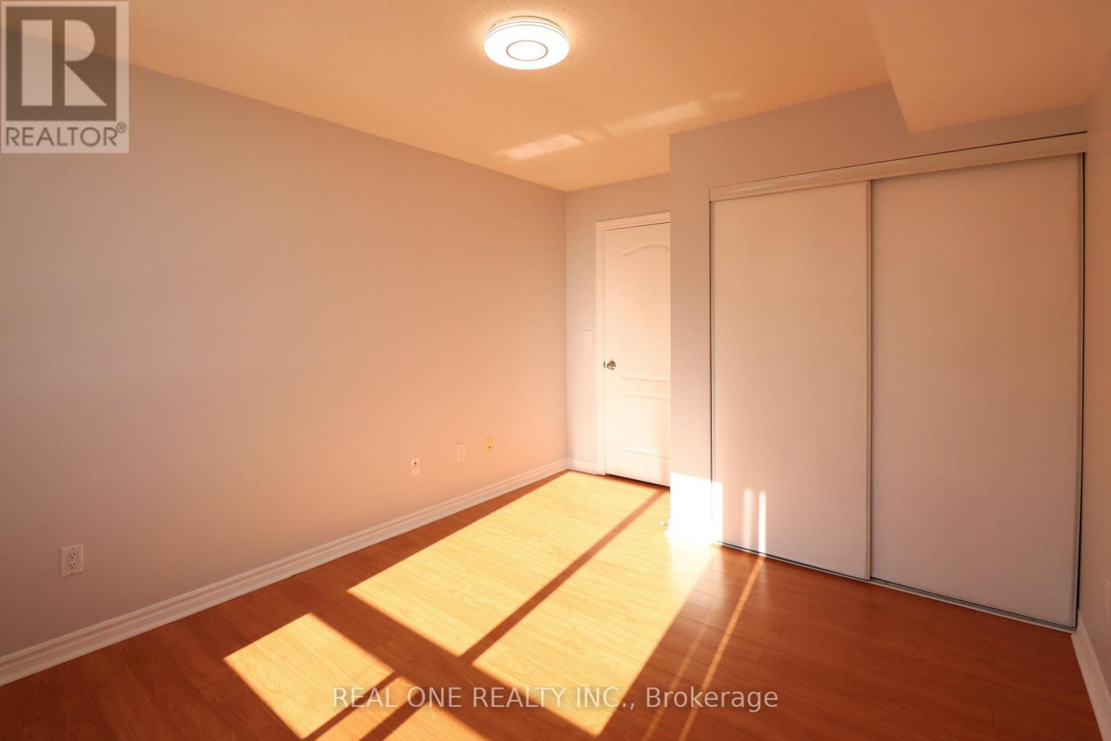 1105 - 18 Sommerset Way, Toronto, ON - Indoor Photo Showing Other Room