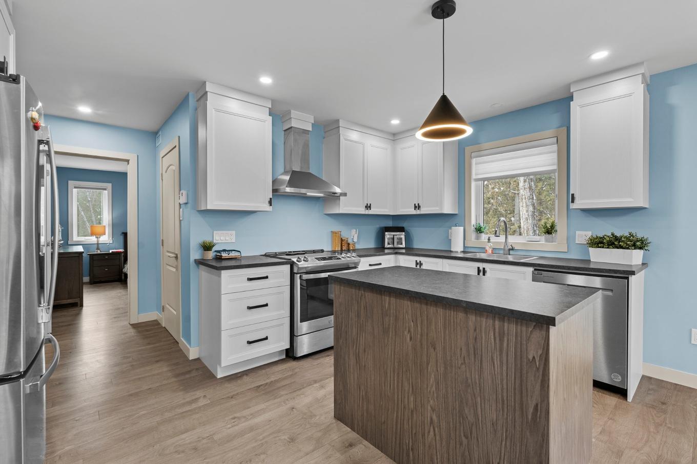 Cuisine - 4030 Ch. Plaisance, Sainte-Julienne, QC - Indoor Photo Showing Kitchen