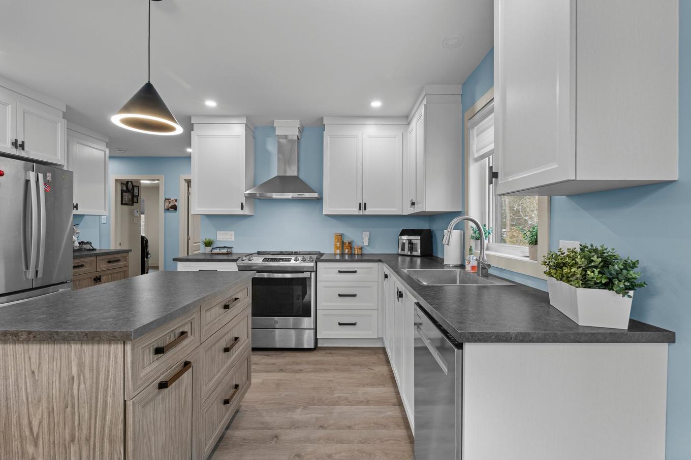 Cuisine - 4030 Ch. Plaisance, Sainte-Julienne, QC - Indoor Photo Showing Kitchen With Upgraded Kitchen