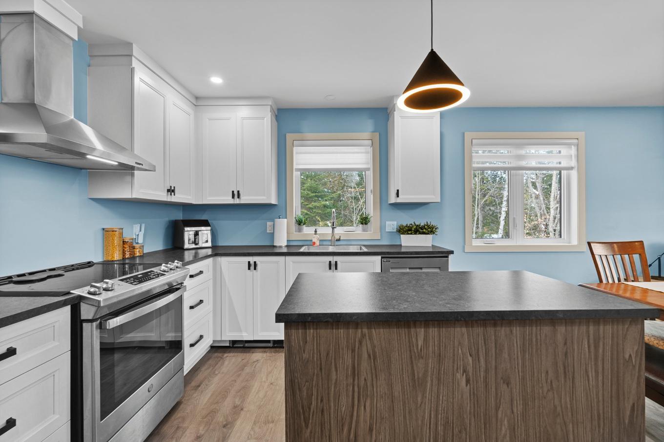 Cuisine - 4030 Ch. Plaisance, Sainte-Julienne, QC - Indoor Photo Showing Kitchen