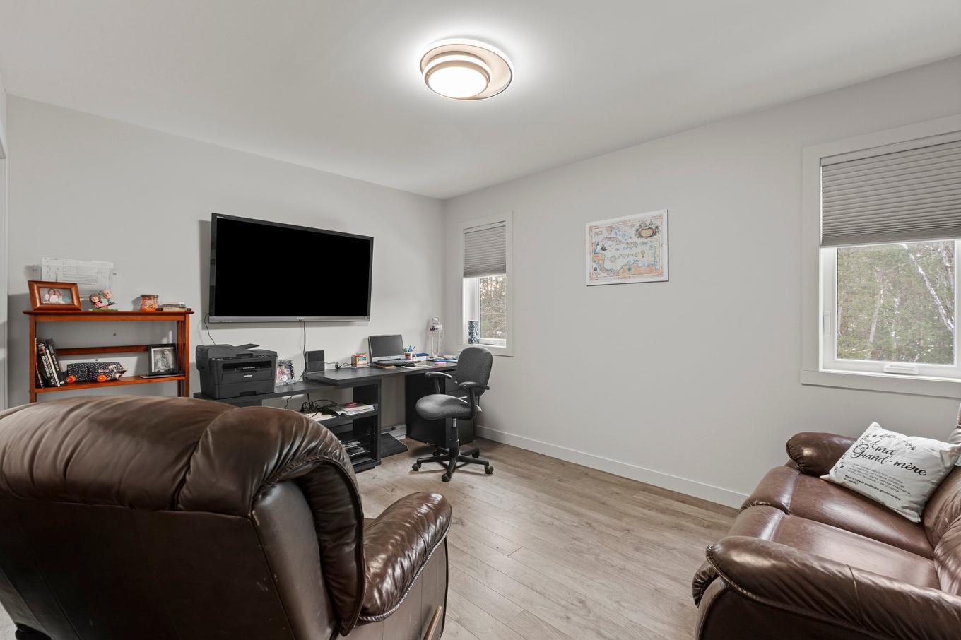 Chambre à coucher - 4030 Ch. Plaisance, Sainte-Julienne, QC - Indoor Photo Showing Living Room