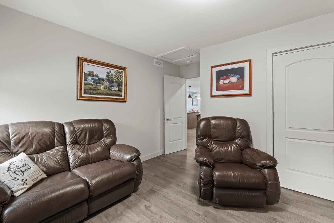 Chambre à coucher - 4030 Ch. Plaisance, Sainte-Julienne, QC - Indoor Photo Showing Living Room
